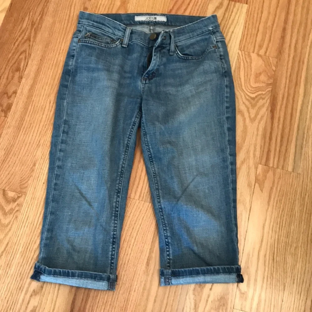 Joe’s Jeans Low Rise Cropped Jeans Blue Denim Size 27